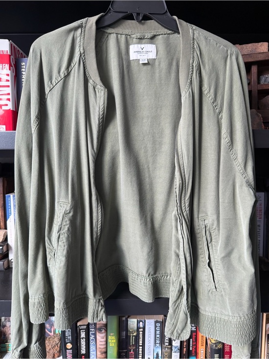 American Eagle Outfitters Jackets & Blazers - American Eagle Outfitters Olive Green Lightweight Bomber Jacket